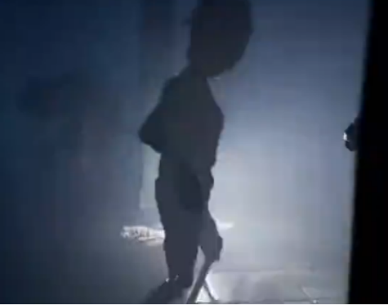 小小梦魇手电筒怎么开1