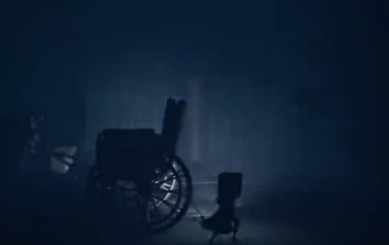 小小梦魇手电筒怎么开2