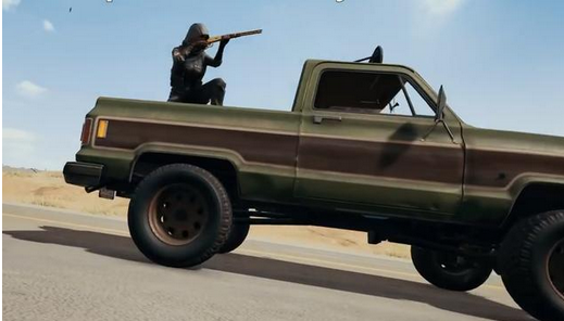 《绝地求生》能否站在车顶上一起移动1